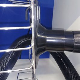 ARTERO – מתאם לצינור מפוח לתליה על כלוב CAGE ATTACHMENT